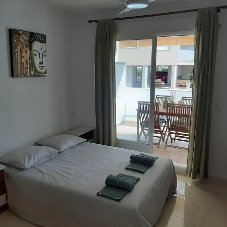 Two Bed Two Bathrooms Ground Floor With Pool View Apartment
